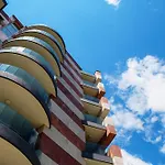 Roggia Apartments By Quokka 360 - Central Flats With Parking Space